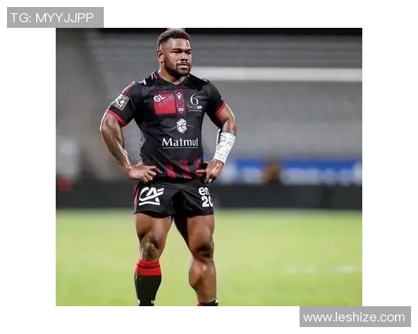 足球巨星肌肉力量巅峰对比揭秘谁才是真正的绿茵铁汉 足球巨星肌肉力量巅峰对比揭秘谁才是真正的绿茵铁汉