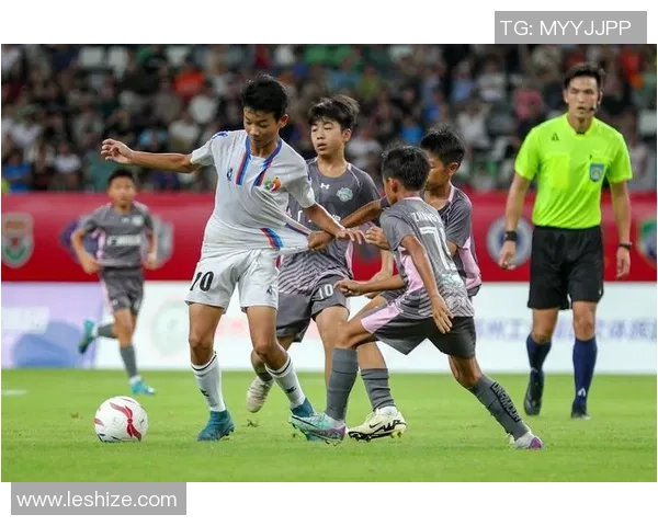 如何为小学生选购适合的足球球星并激发他们的兴趣和热情