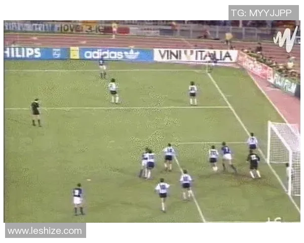 足球明星签名纪念贴大全收藏推荐展现球场传奇人物风采